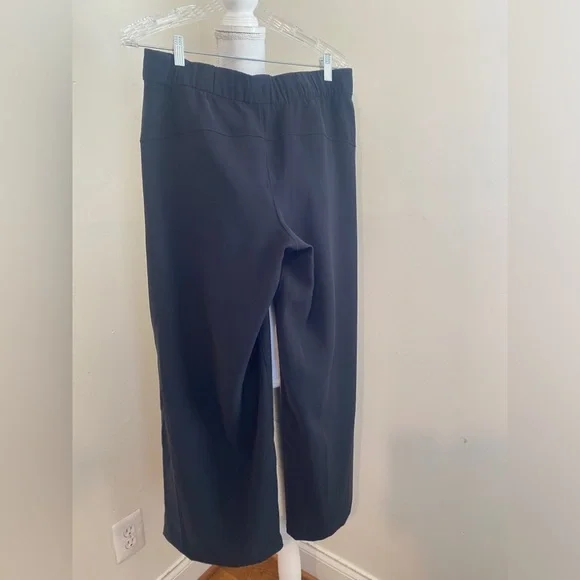 Lululemon On The Fly Pant Wide Leg Woven in Black Size 8 
Inseam 31.5" - Picture 8 of 10